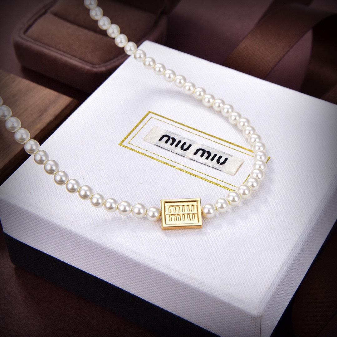 Miu Miu Logo-charm Beaded Choker Necklace - EUR FASHION