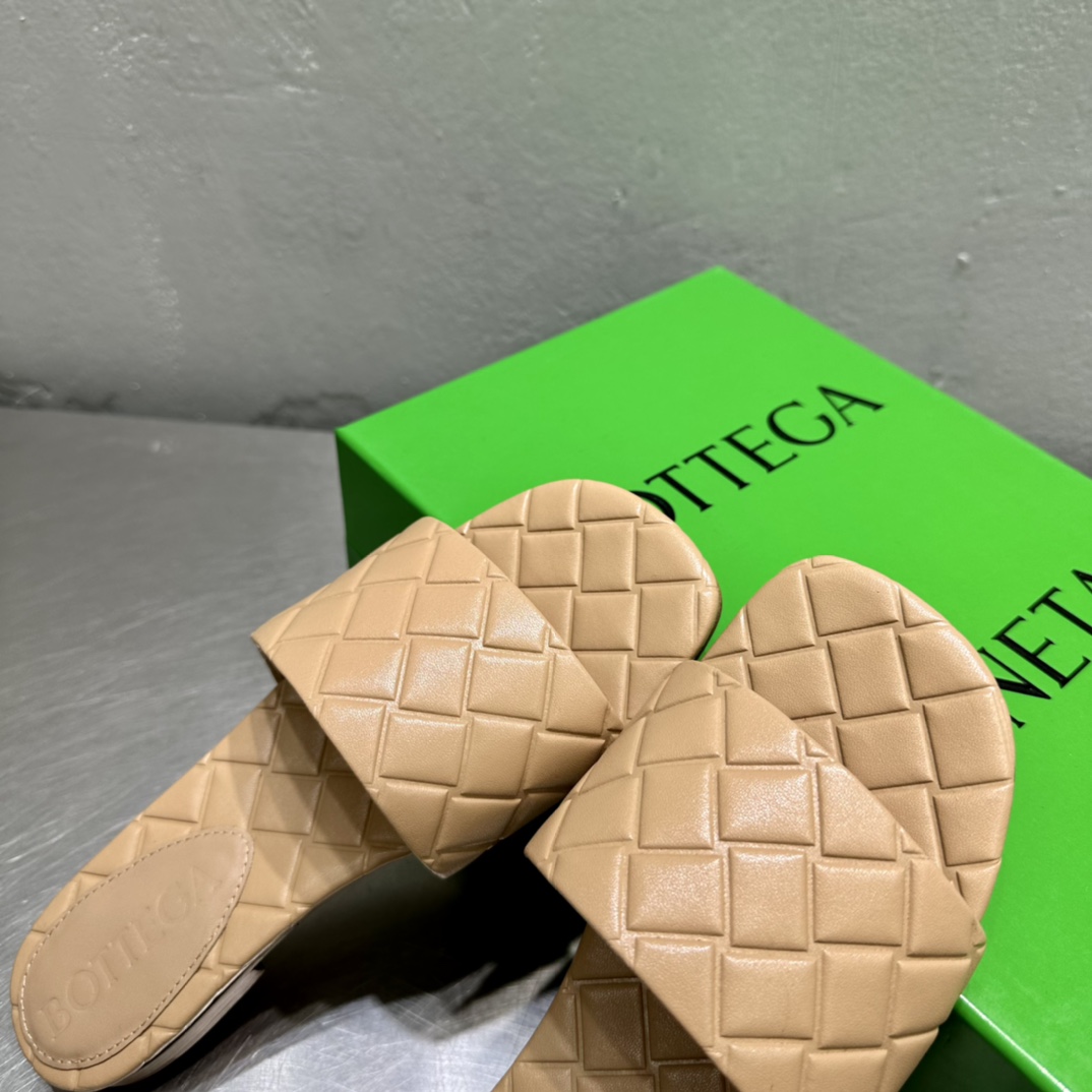 Bottega Veneta Amy Flat Mule - EUR FASHION