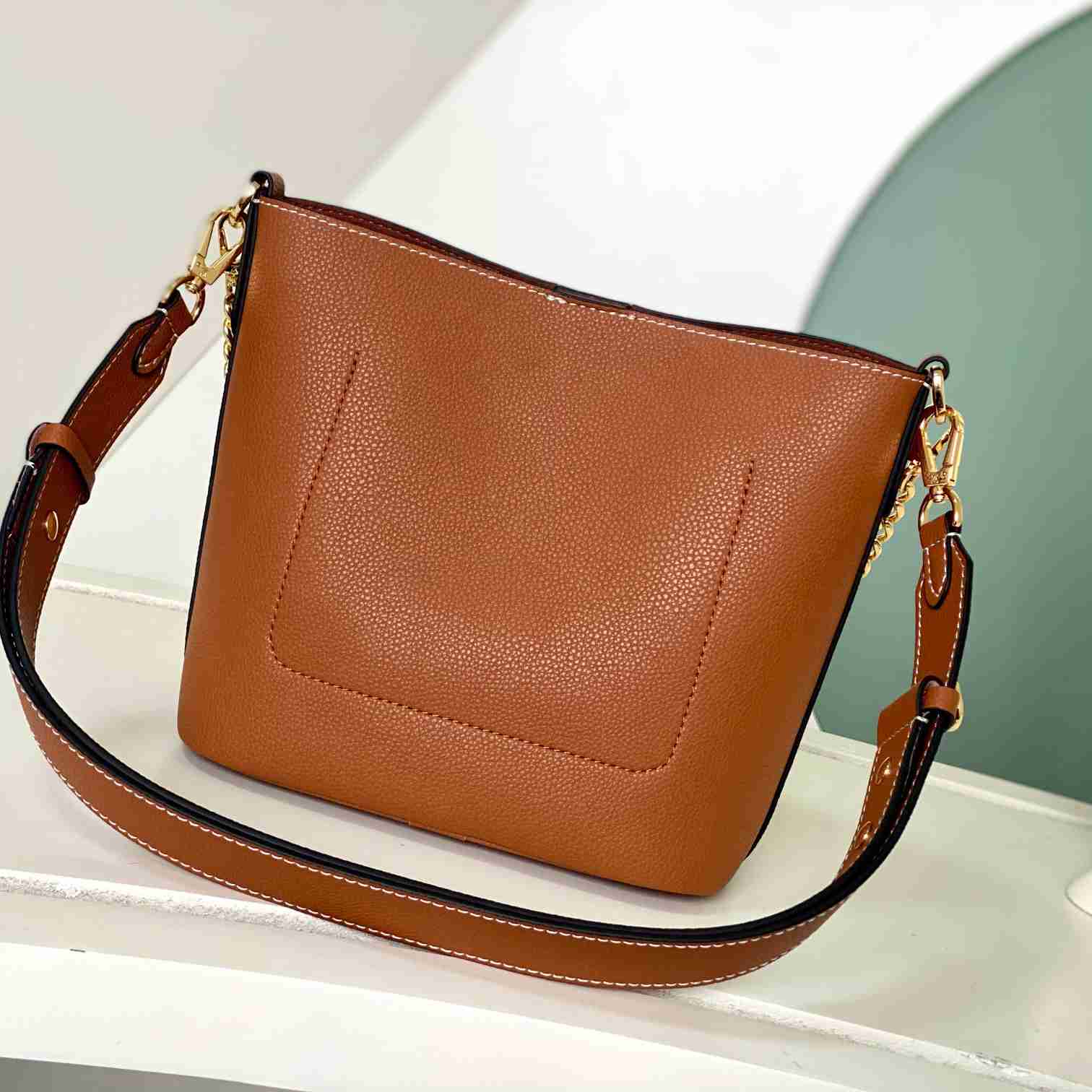 Louis Vuitton Lock and Walk    M24165 - EUR FASHION