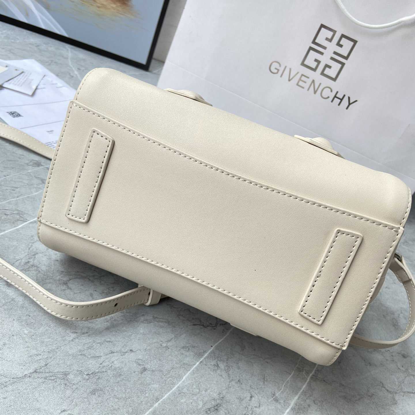 Givenchy Mini Antigona Lock Bag (23*27*13cm) - EUR FASHION