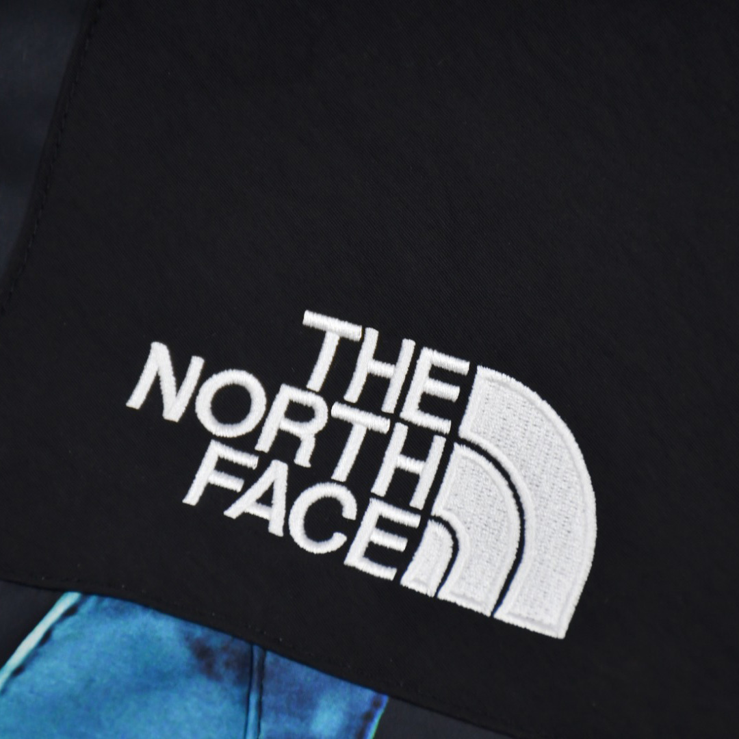 Supreme x The North Face 