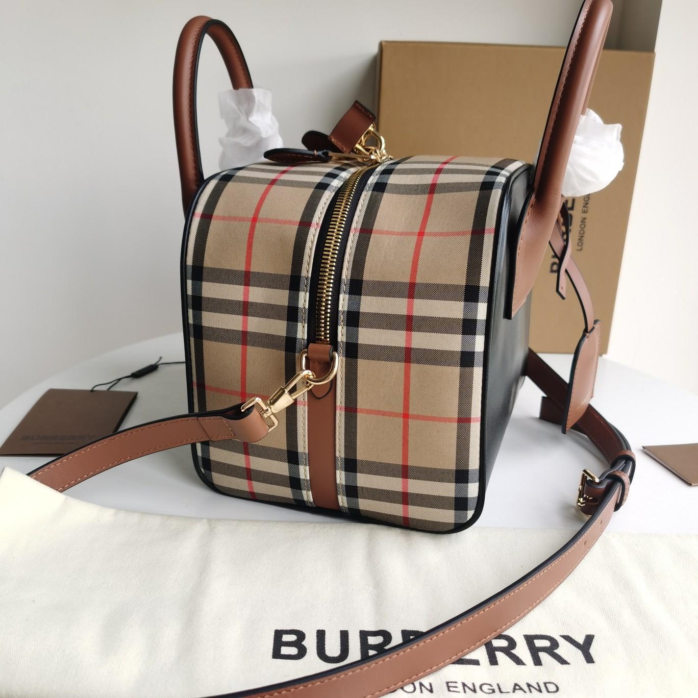 Burberry Cube Bag Leather With Vintage Check   W34 x H21 x D19cm - EUR FASHION