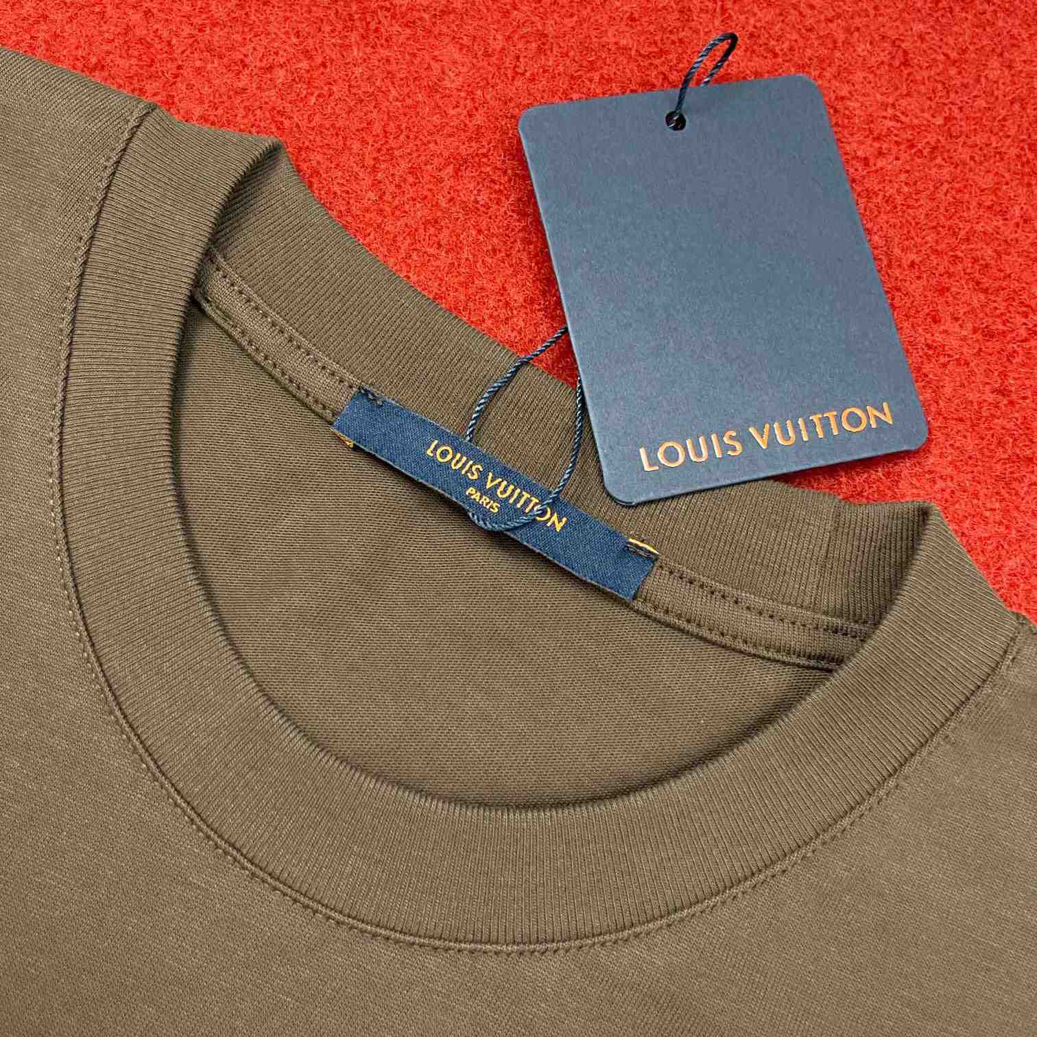 Louis Vuitton Signature 3D Pocket Monogram T-Shirt    - EUR FASHION