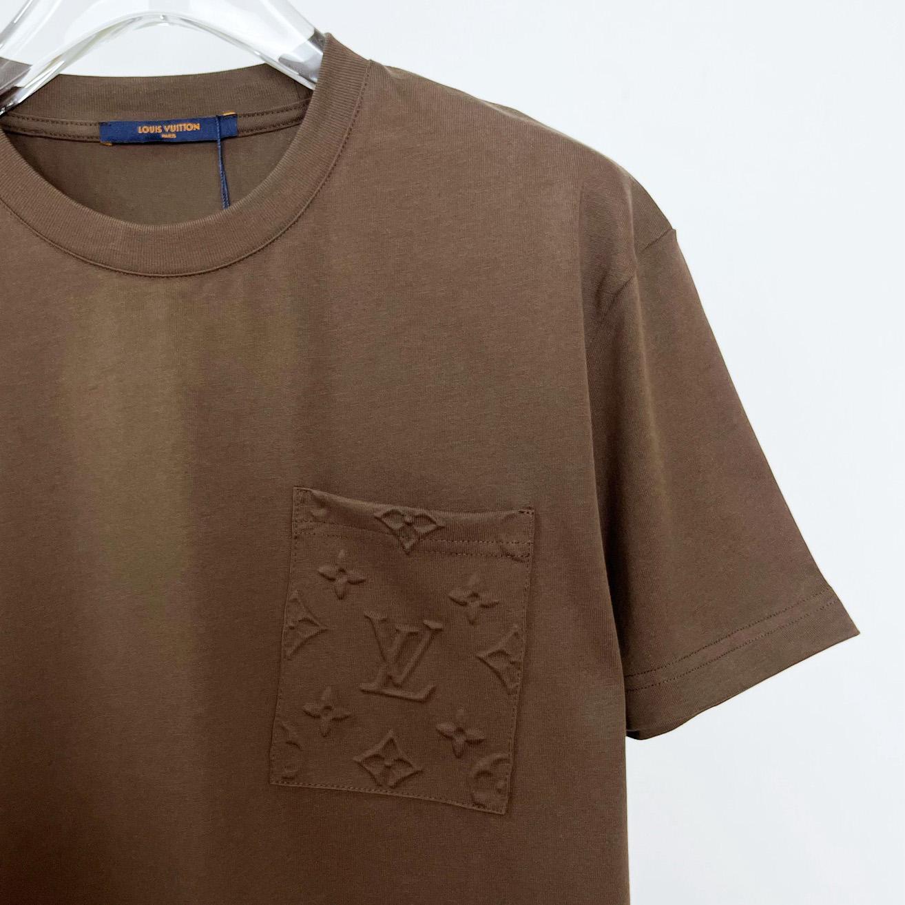 Louis Vuitton Signature 3D Pocket Monogram T-Shirt    - EUR FASHION