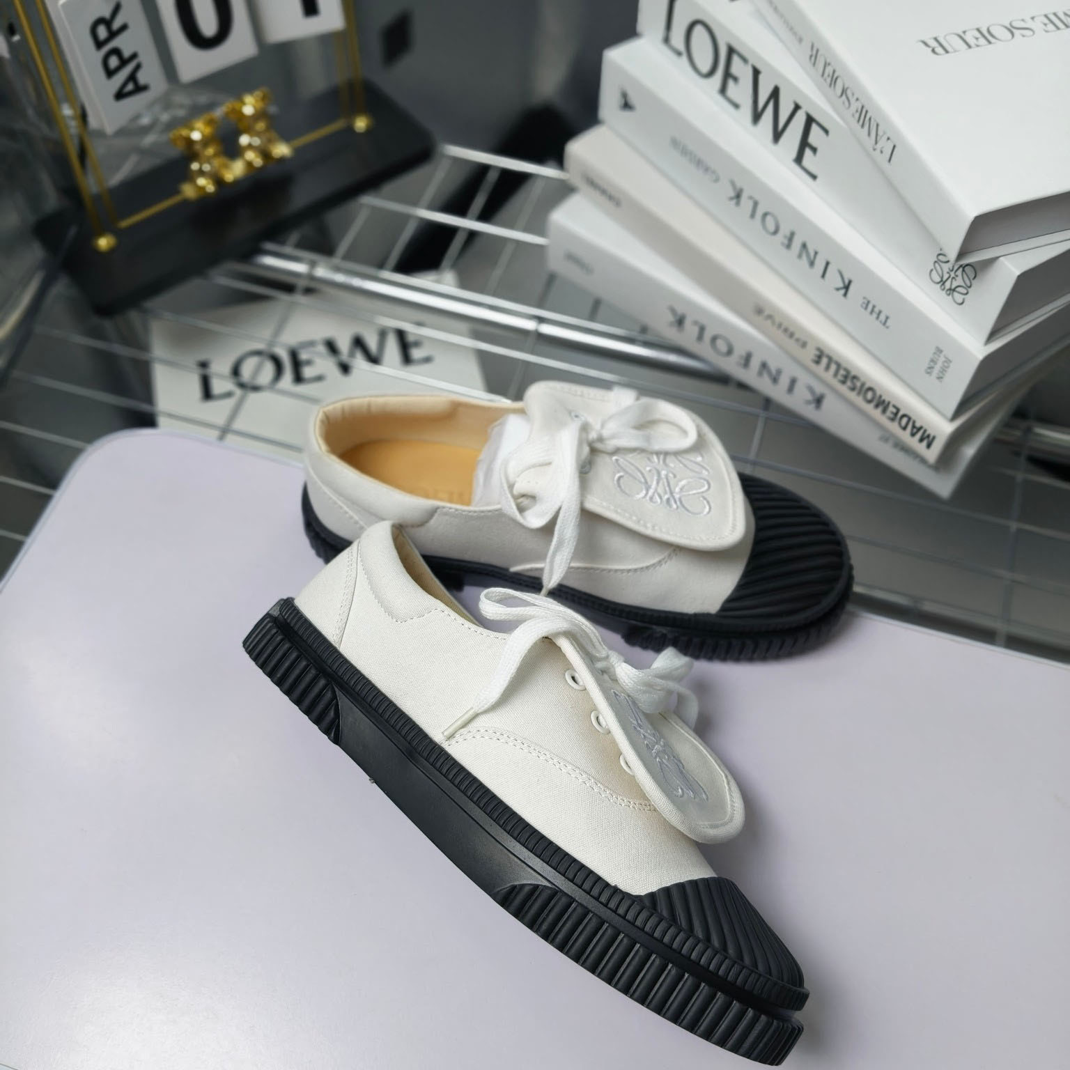 Loewe Anagram Embroidered Flap Low-Top Sneakers - EUR FASHION