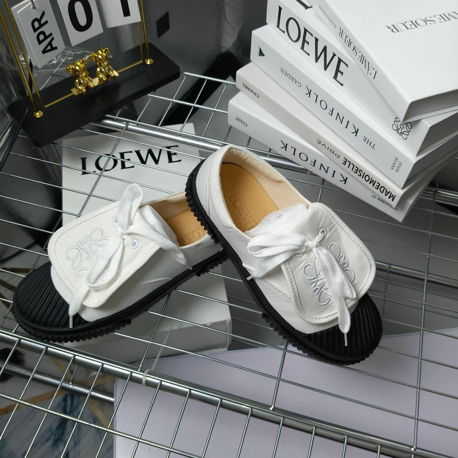 Loewe Anagram Embroidered Flap Low-Top Sneakers - EUR FASHION