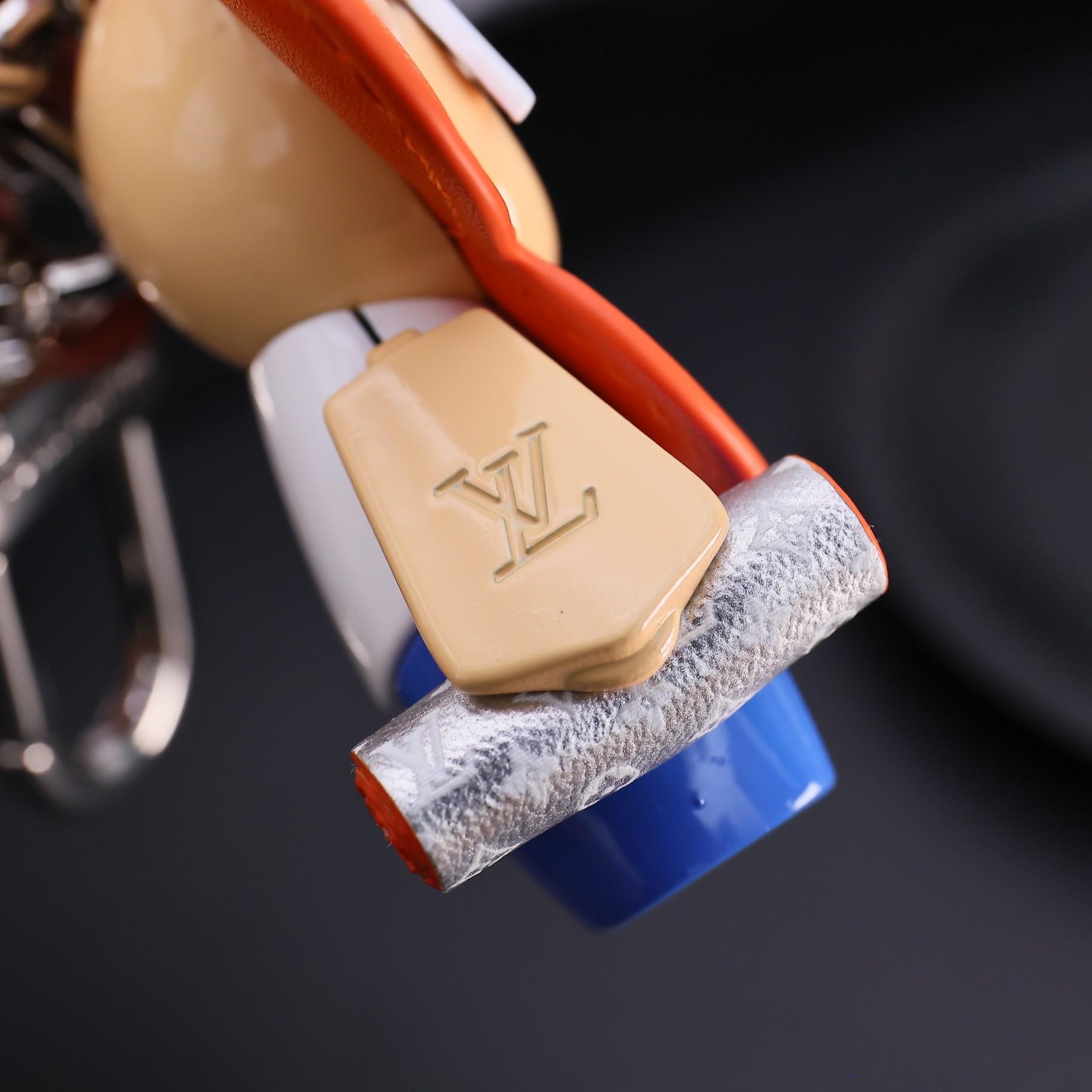 Louis Vuitton Vivienne Gym Bag Charm  M01198 - EUR FASHION