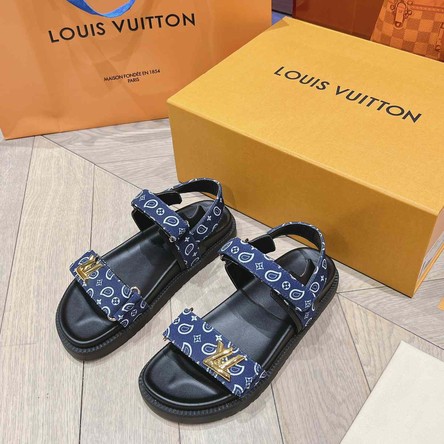 Louis Vuitton LV Sunset Flat Comfort Sandal   1ACTWB - EUR FASHION