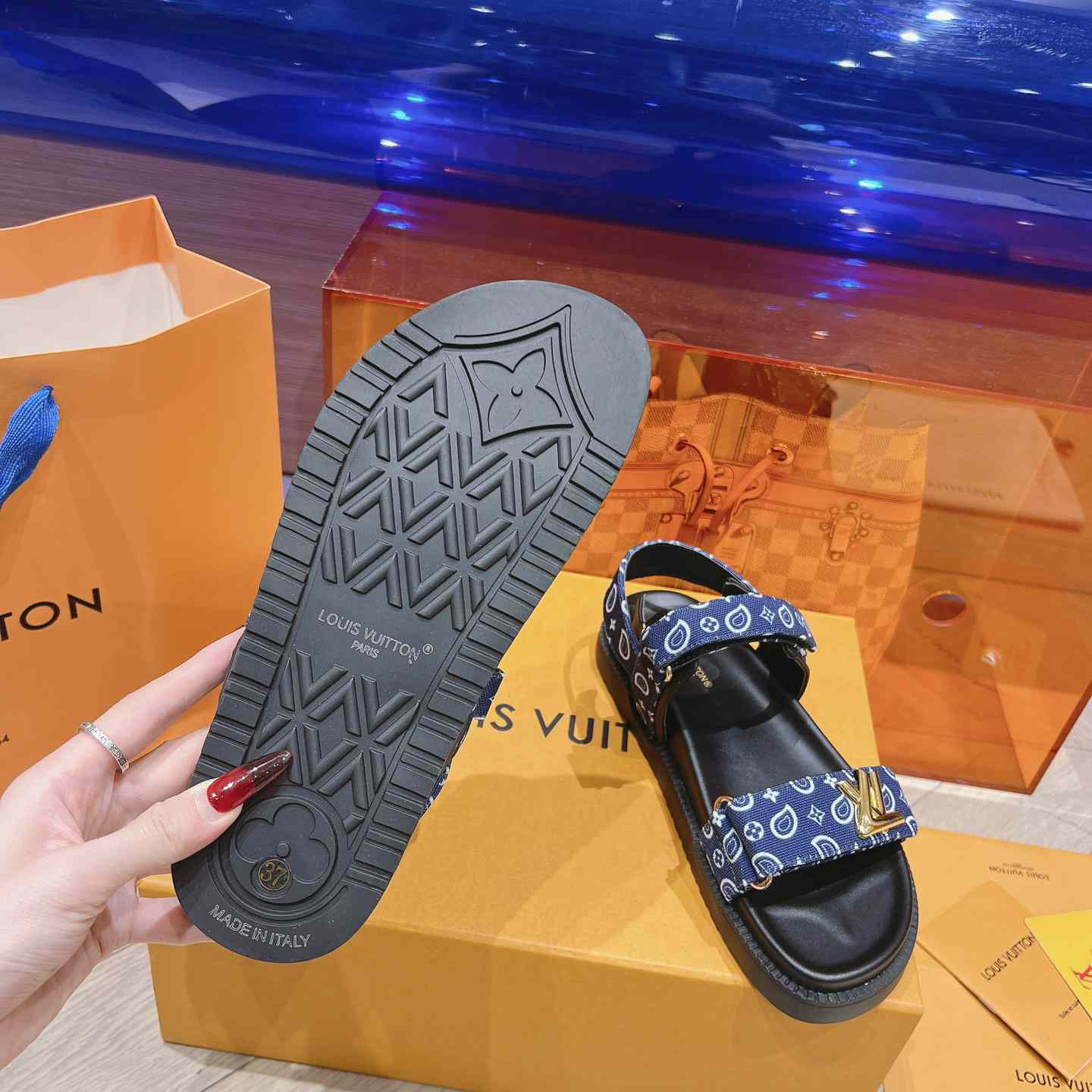 Louis Vuitton LV Sunset Flat Comfort Sandal   1ACTWB - EUR FASHION