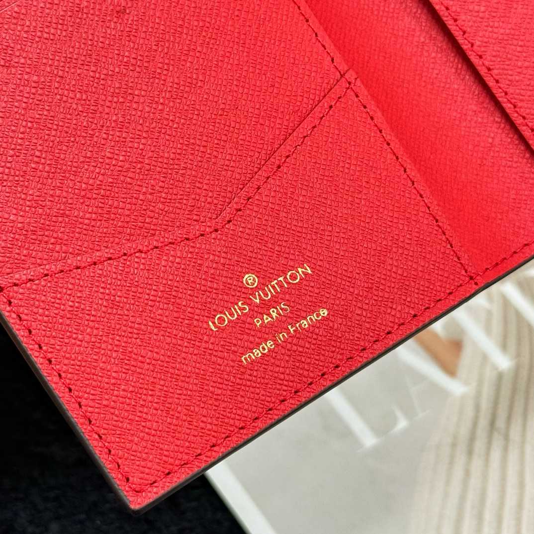 Louis Vuitton Passport Cover   M83519 - EUR FASHION