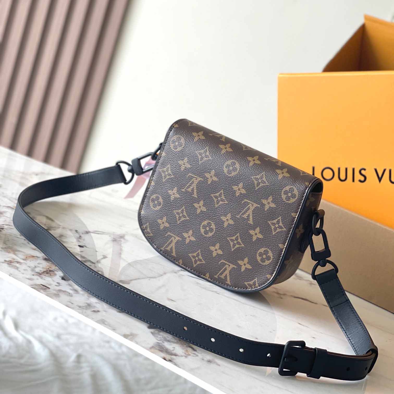 Louis Vuitton Montsouris Messenger PM​   M47060 - EUR FASHION