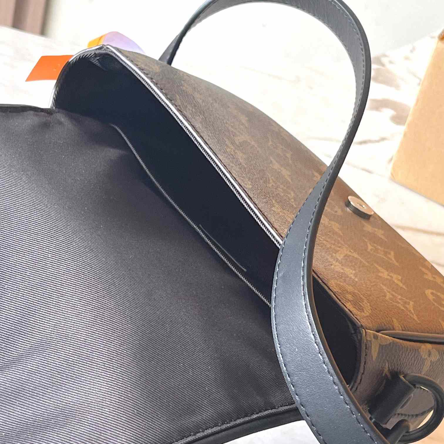 Louis Vuitton Montsouris Messenger PM​   M47060 - EUR FASHION