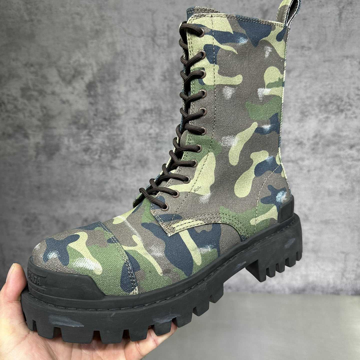 Balenciaga Strike 20mm Boot In Dark Green Camo Print On Canvas - EUR FASHION