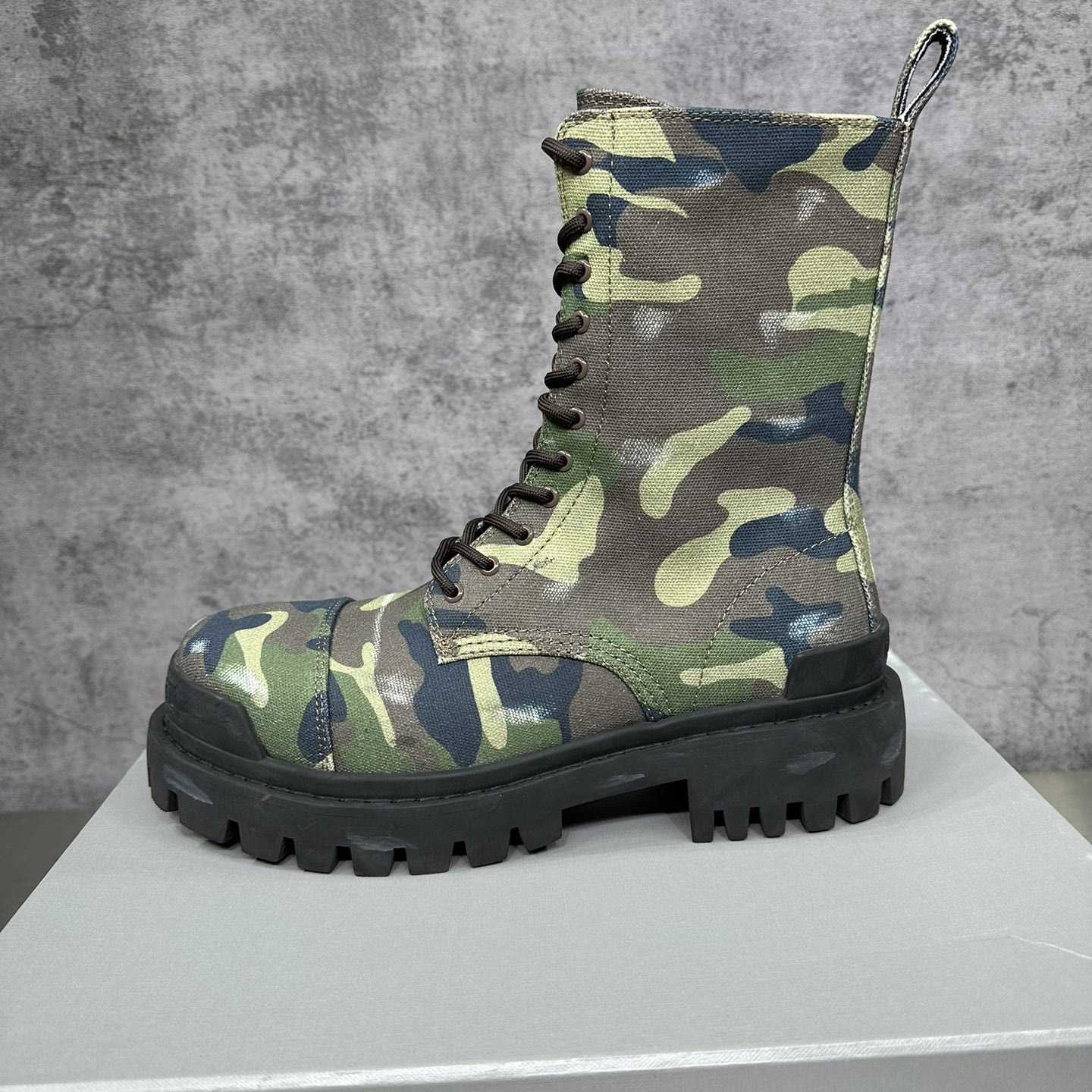 Balenciaga Strike 20mm Boot In Dark Green Camo Print On Canvas - EUR FASHION