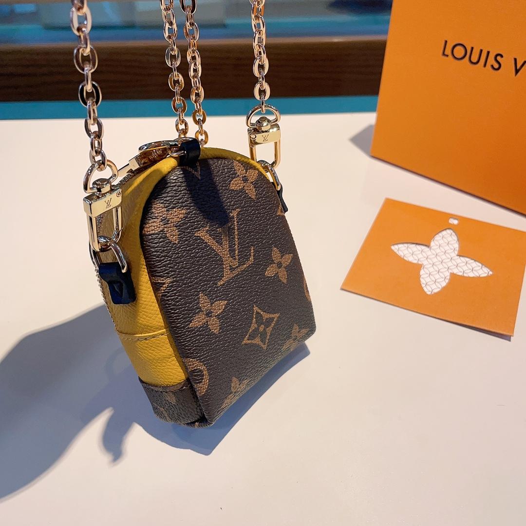 Louis Vuitton Key Holder and Bag Charm  - EUR FASHION