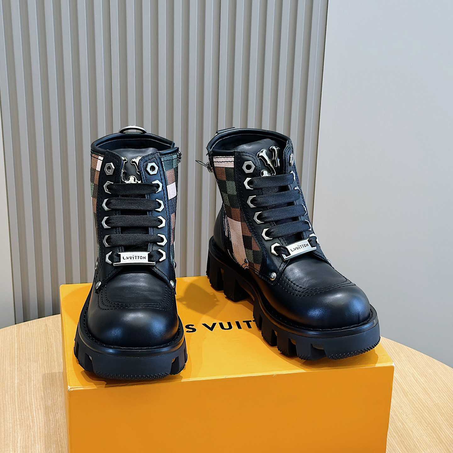 Louis Vuitton LV Checker Combat Boot   1ACNEX - EUR FASHION