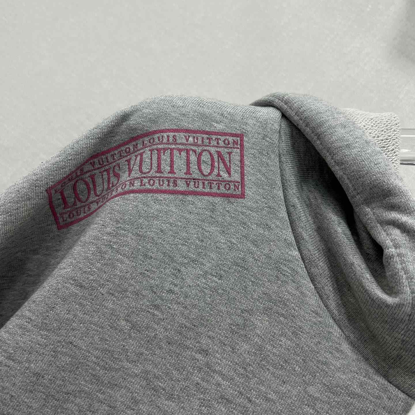 Louis Vuitton Travel Stamp Cropped Hoodie    1AGDAG - EUR FASHION