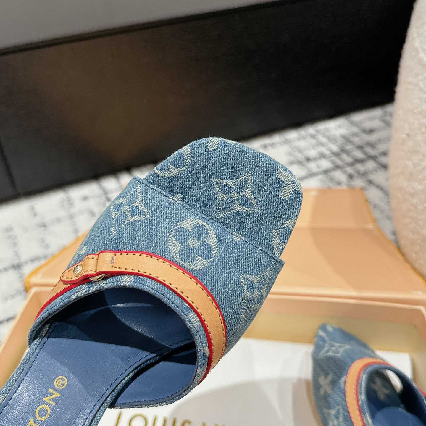 Louis Vuitton Neo Revival Mule   - EUR FASHION