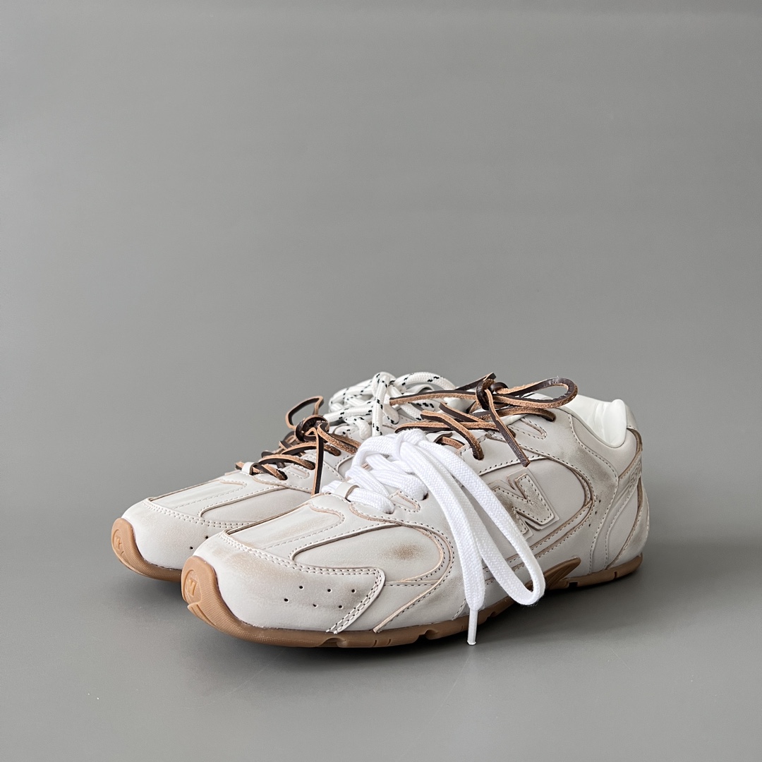 Miu Miu x New Balance 530 Sneakers - EUR FASHION