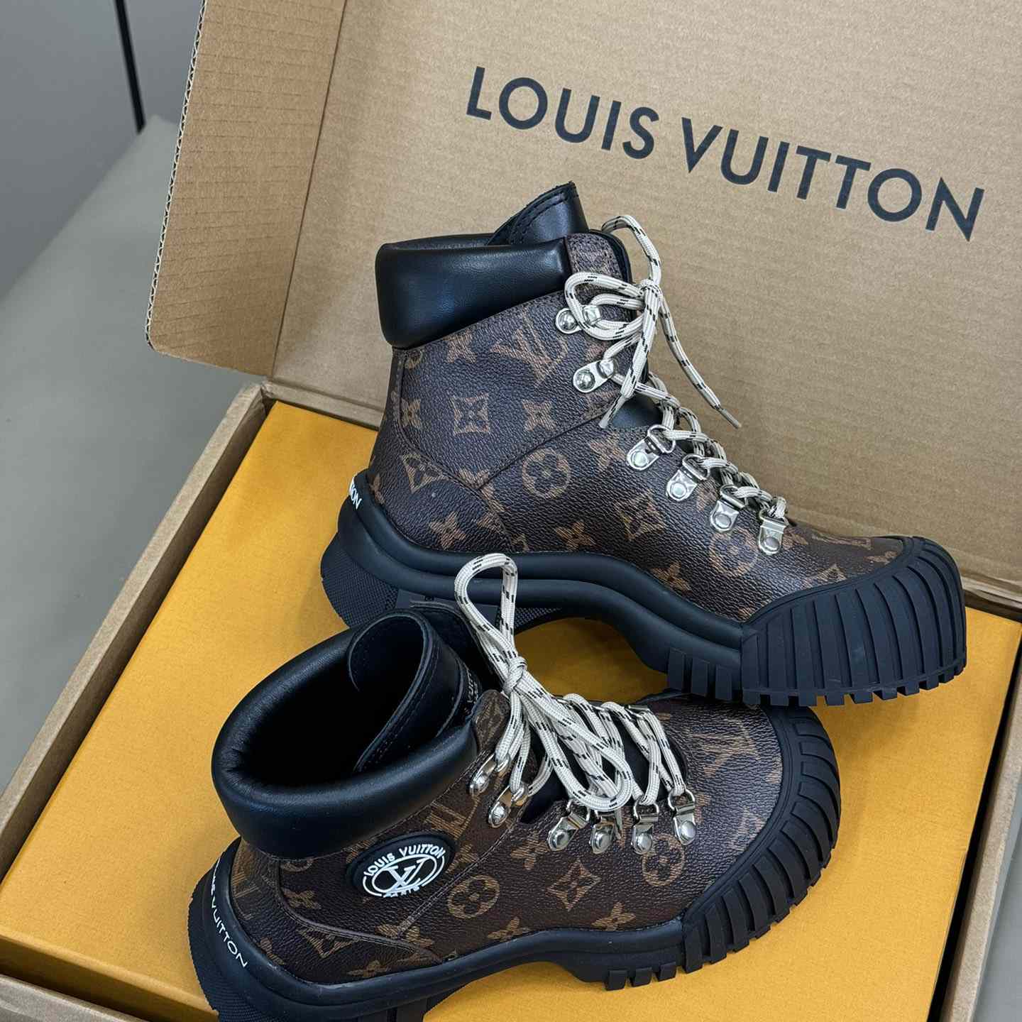 Louis Vuitton Ruby Flat Ranger   - EUR FASHION