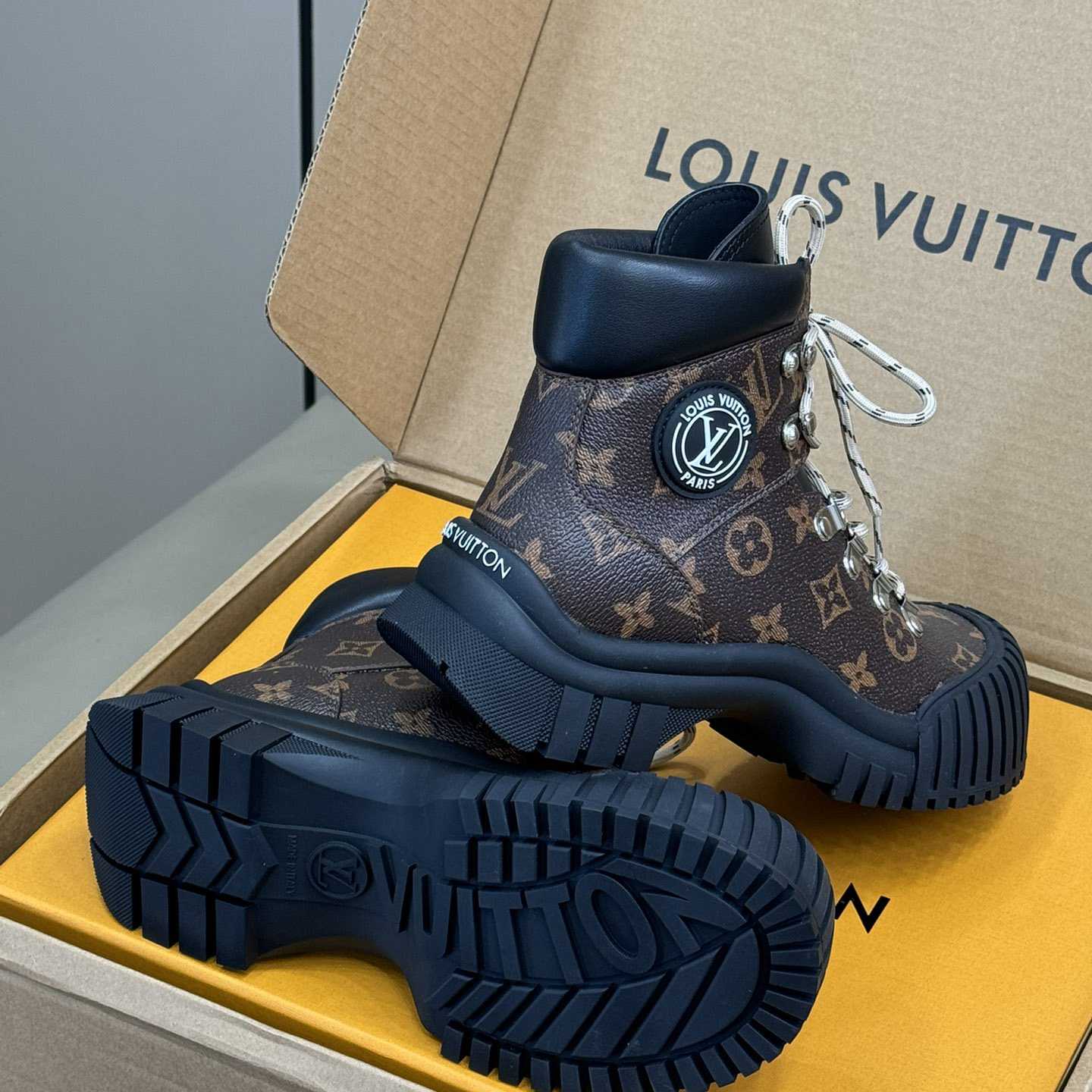 Louis Vuitton Ruby Flat Ranger   - EUR FASHION