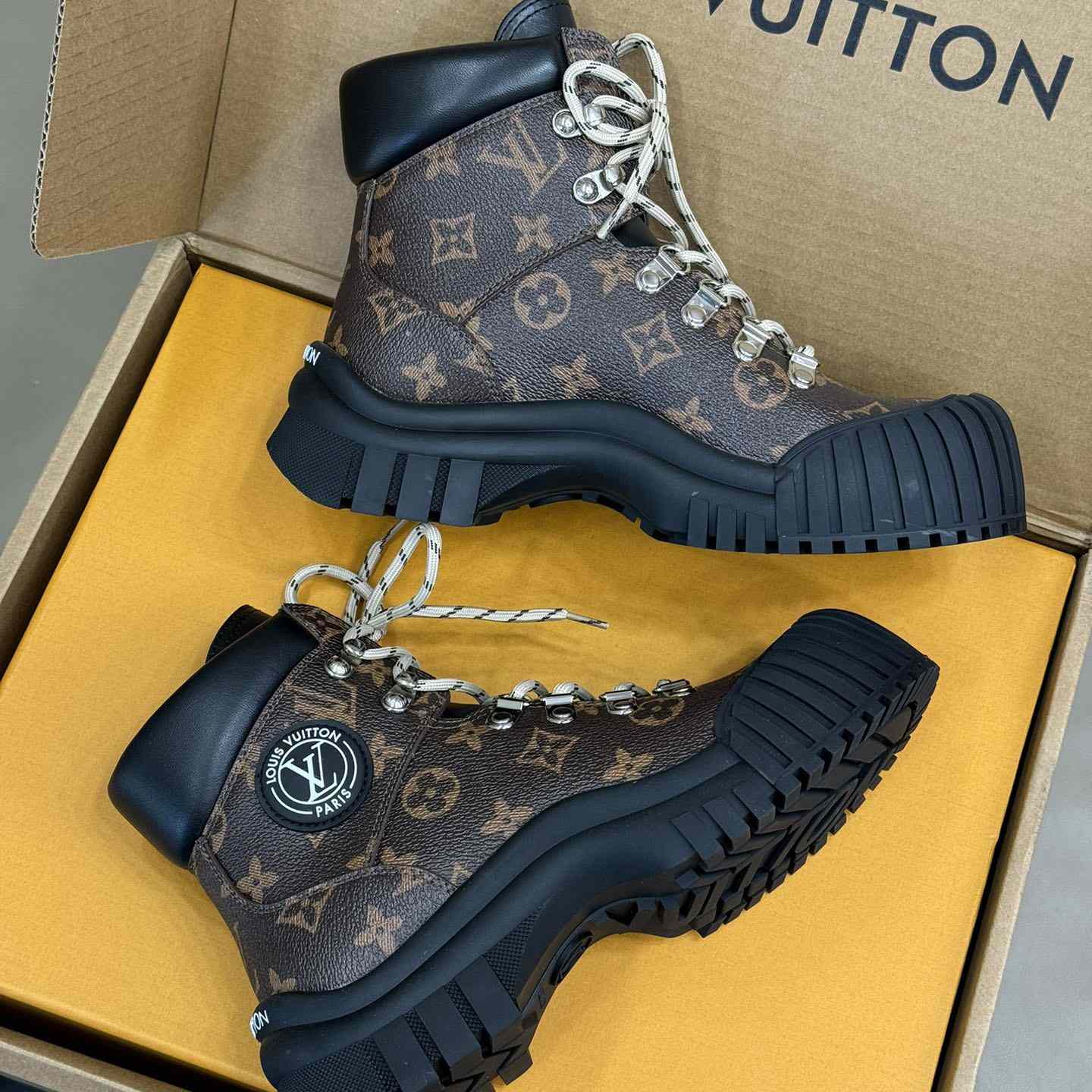 Louis Vuitton Ruby Flat Ranger   - EUR FASHION