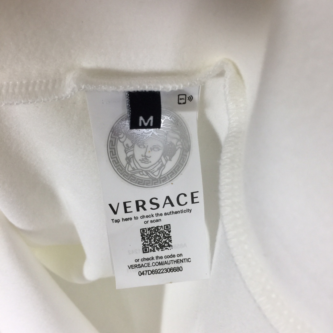 Versace Logo Long Sleeve Tee - EUR FASHION