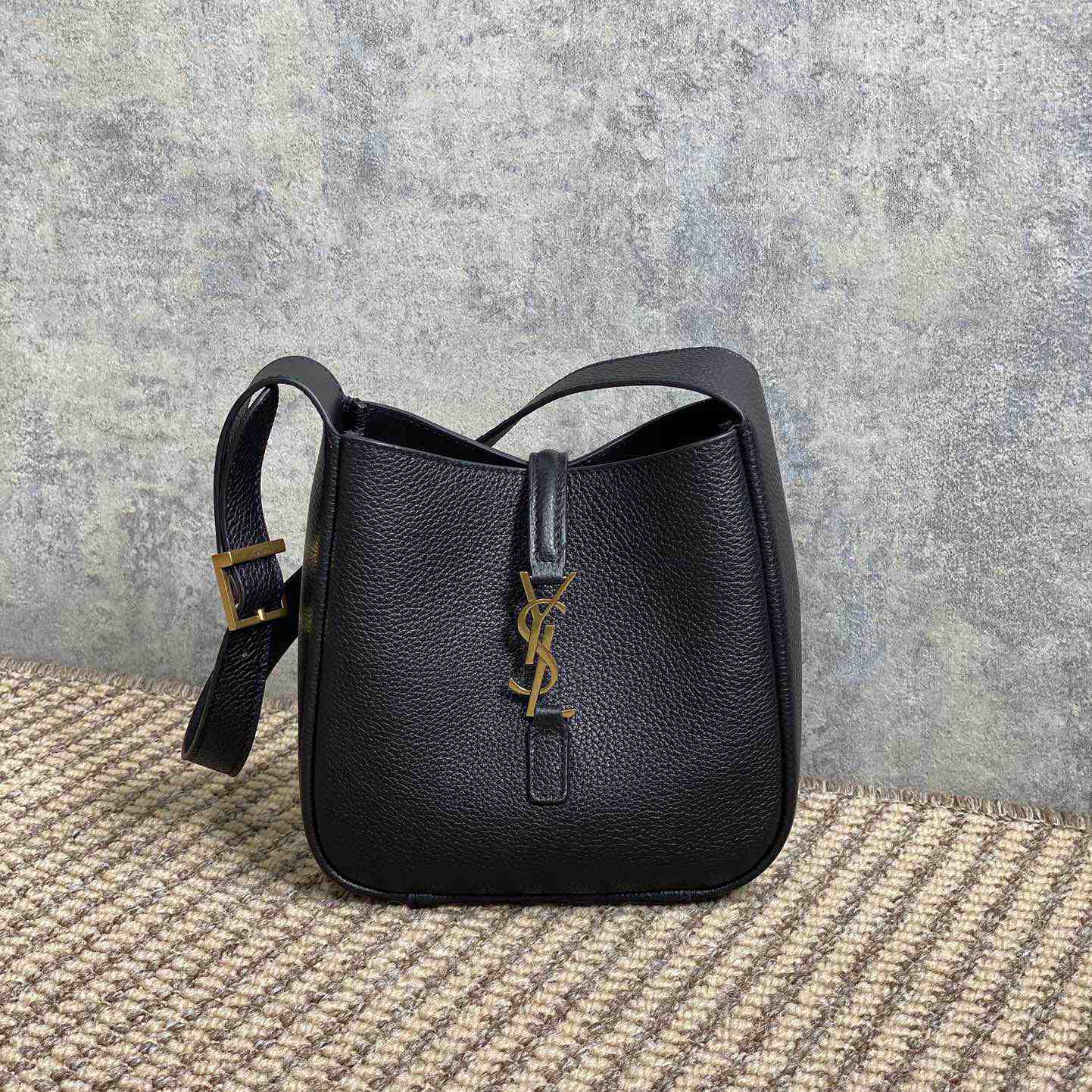 Saint Laurent LE 5 À 7 Supple Baby In Grained Leather - EUR FASHION