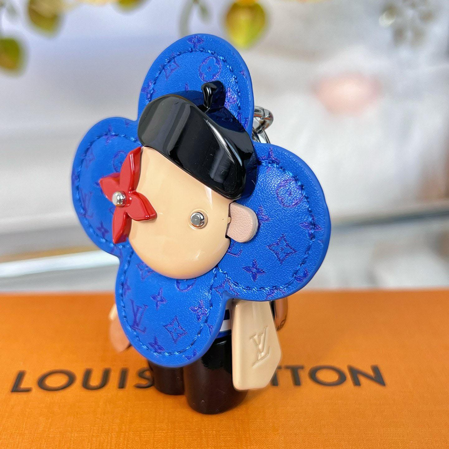 Louis Vuitton Vivienne in Paris Bag Charm  M01937 - EUR FASHION