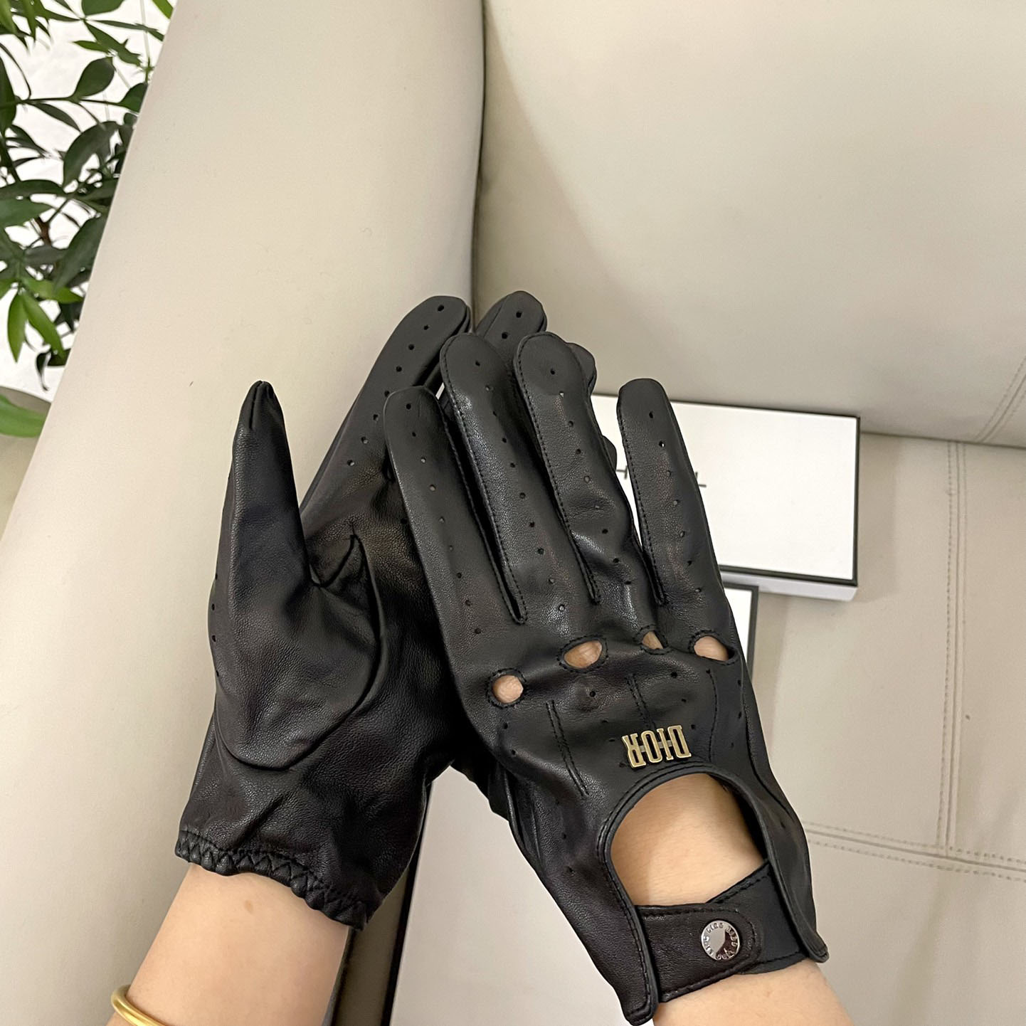 Dior Gloves  - EUR FASHION