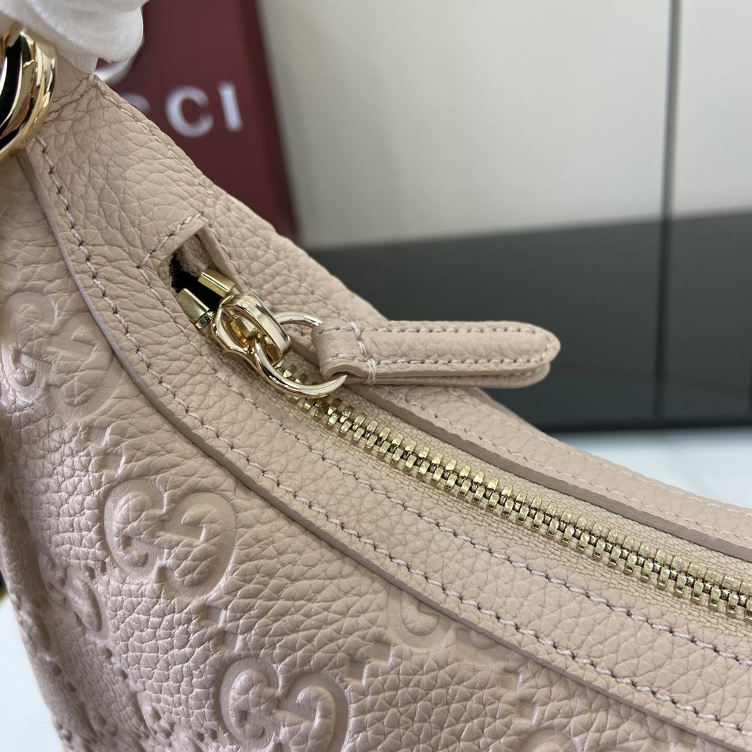 Gucci GG Emblem Medium Shoulder Bag - EUR FASHION