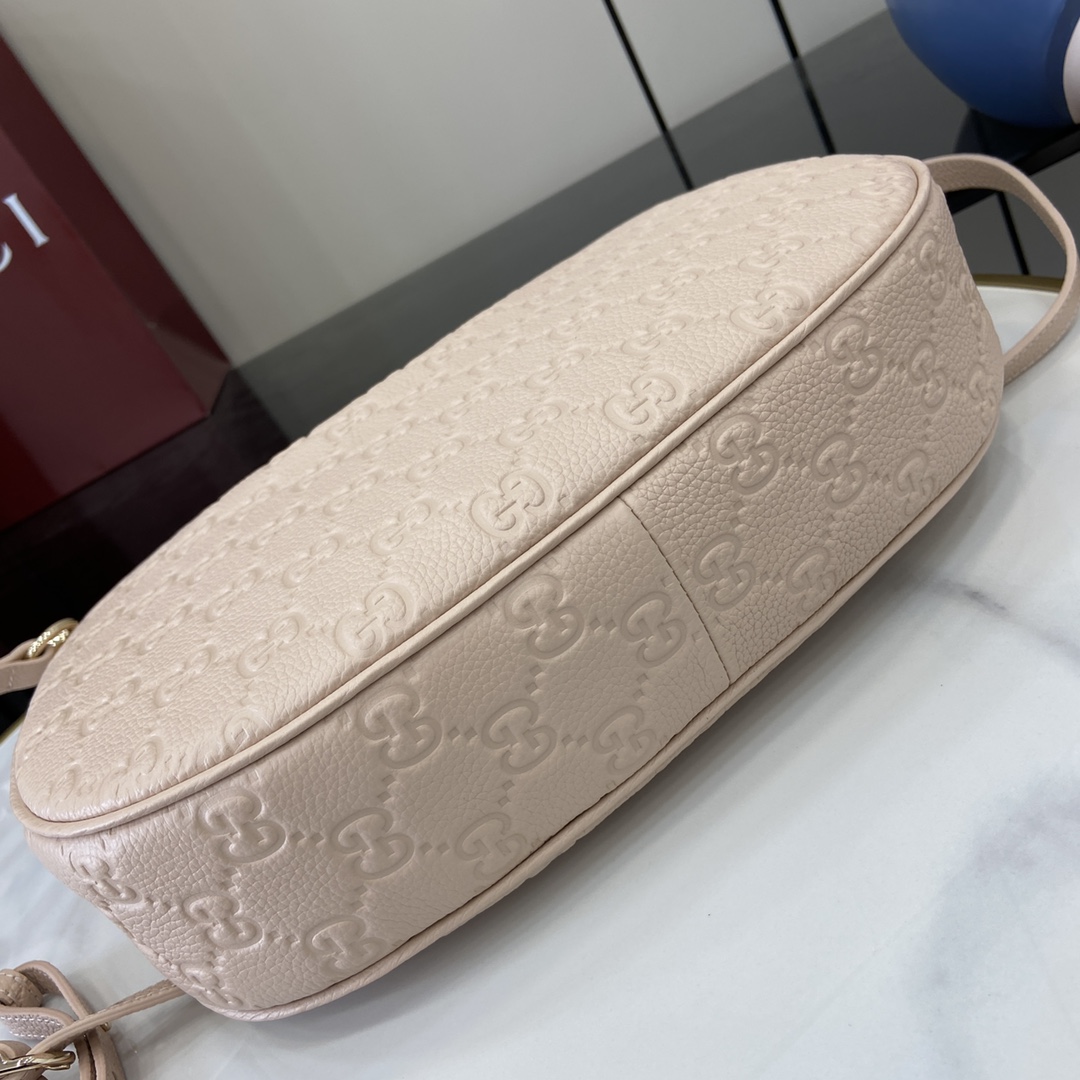 Gucci GG Emblem Medium Shoulder Bag - EUR FASHION