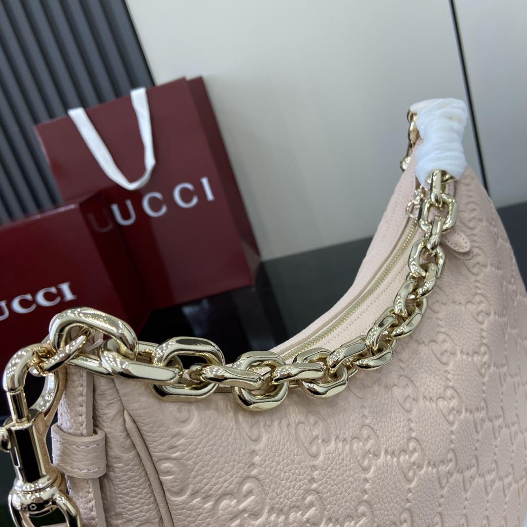 Gucci GG Emblem Medium Shoulder Bag - EUR FASHION