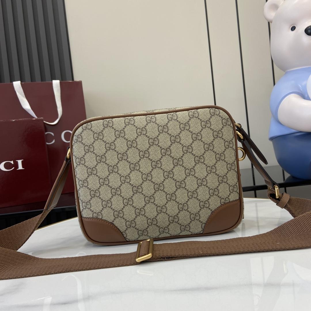 Gucci GG Emblem Medium Crossbody Bag - EUR FASHION