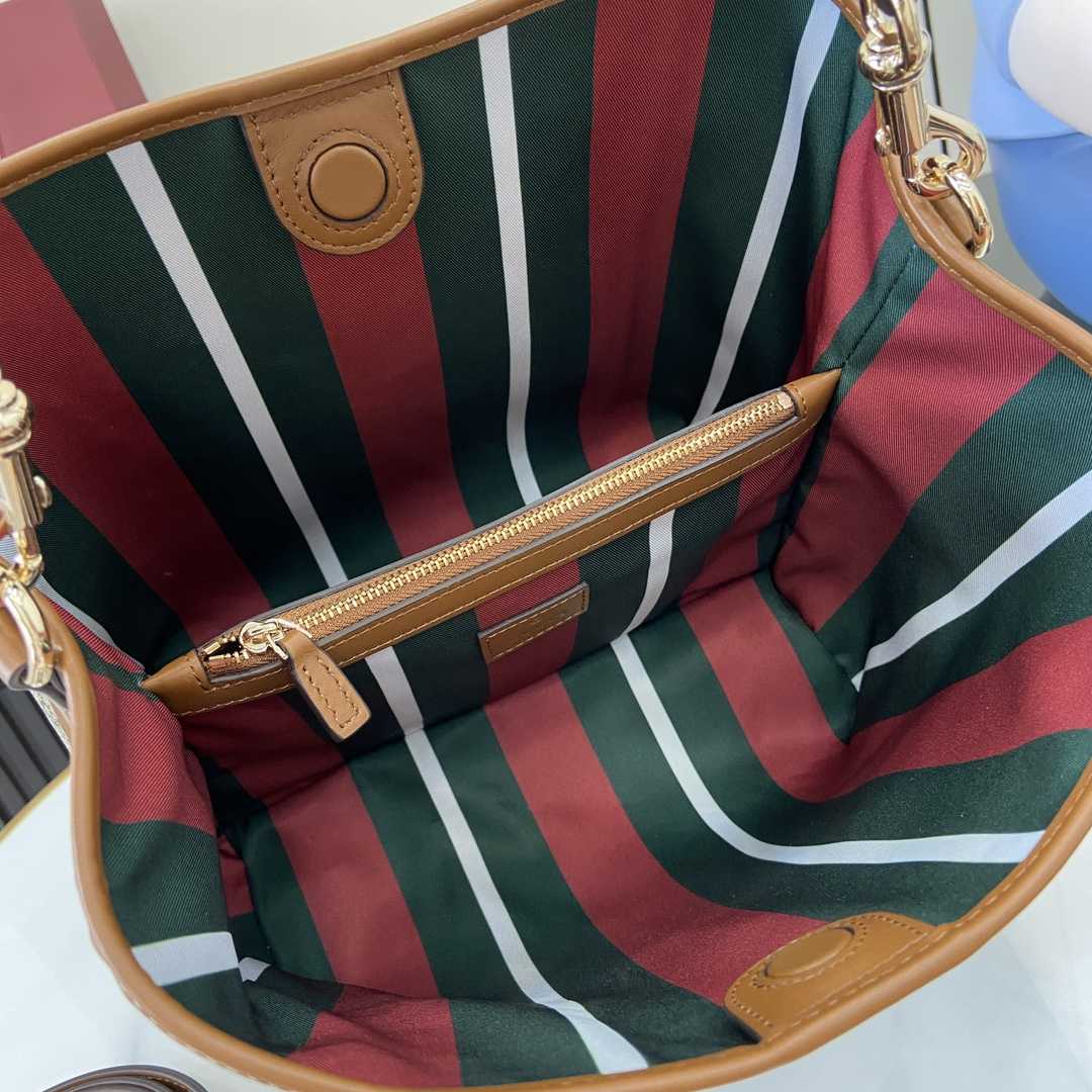Gucci GG Emblem Small Shoulder Bag - EUR FASHION