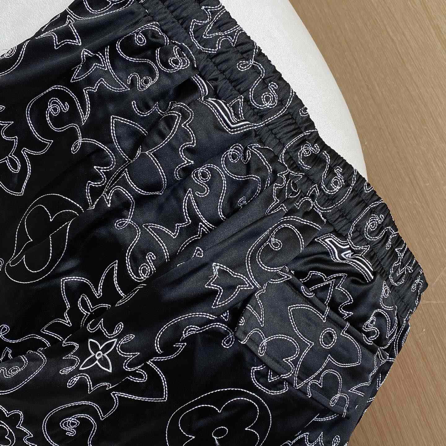 Louis Vuitton Printed Silk Shorts   1AFWOR - EUR FASHION