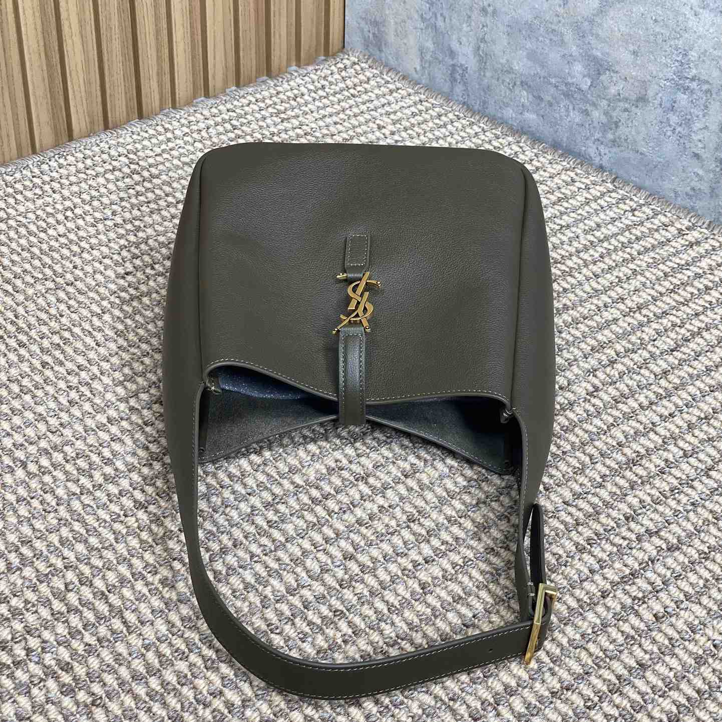 Saint Laurent LE 5 À 7 Supple Small In Grained Leather - EUR FASHION
