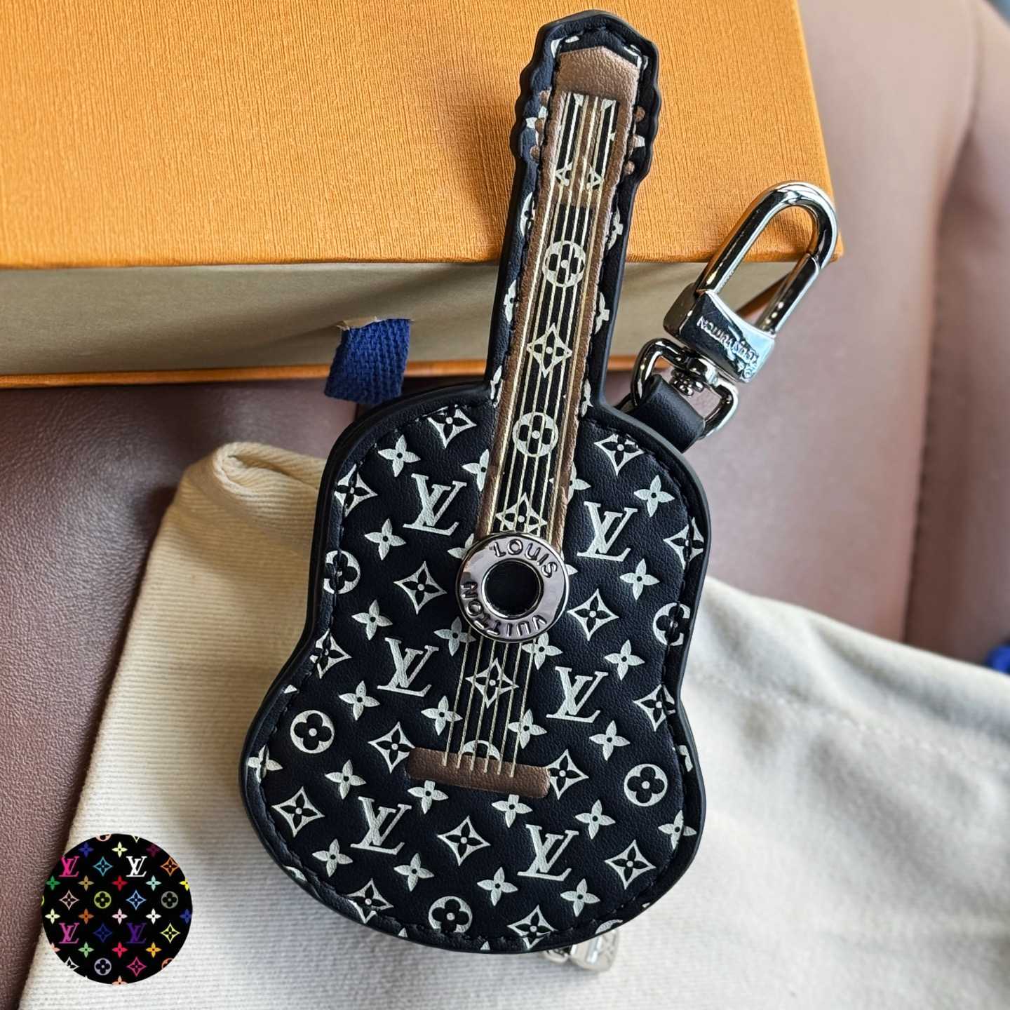 Louis Vuitton Guitar Pouch Bag Charm   M02032 - EUR FASHION