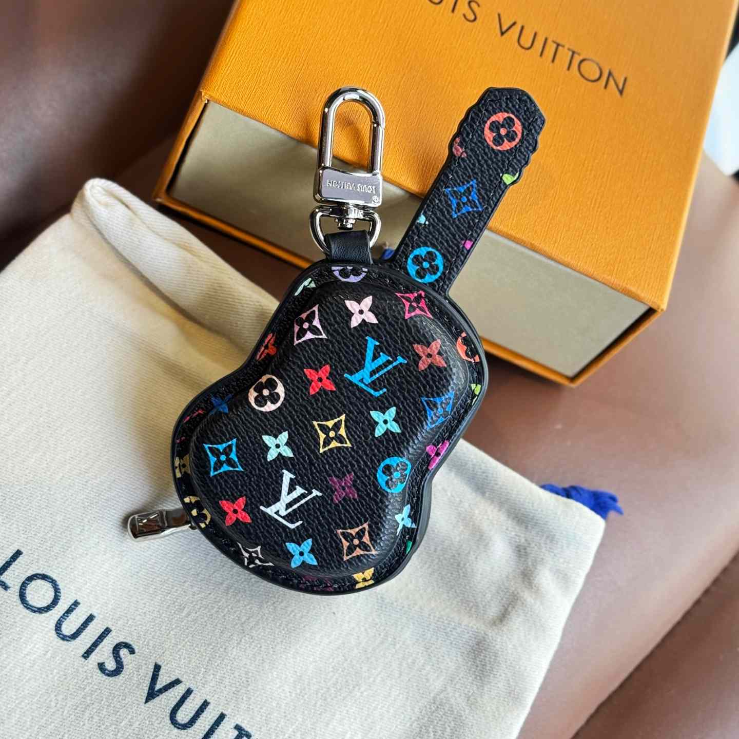 Louis Vuitton Guitar Pouch Bag Charm   M02032 - EUR FASHION