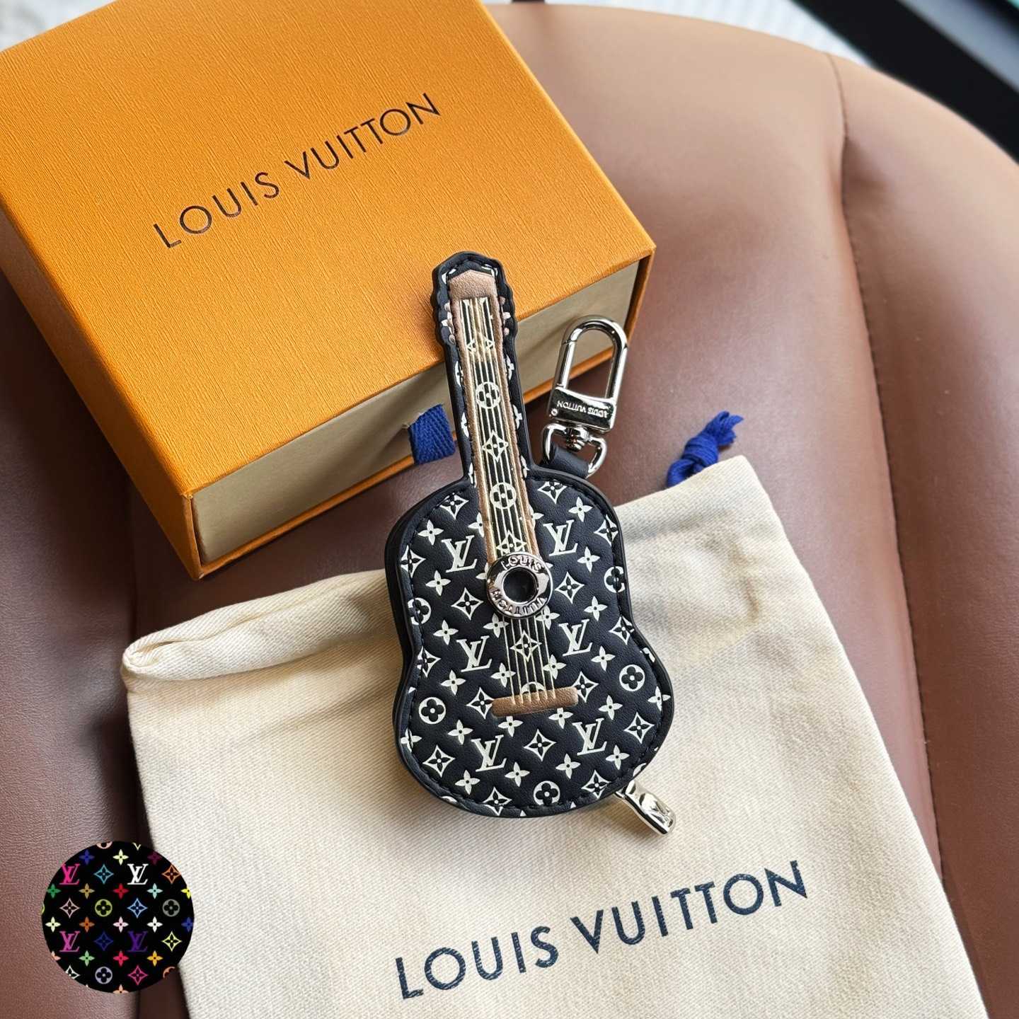 Louis Vuitton Guitar Pouch Bag Charm   M02032 - EUR FASHION