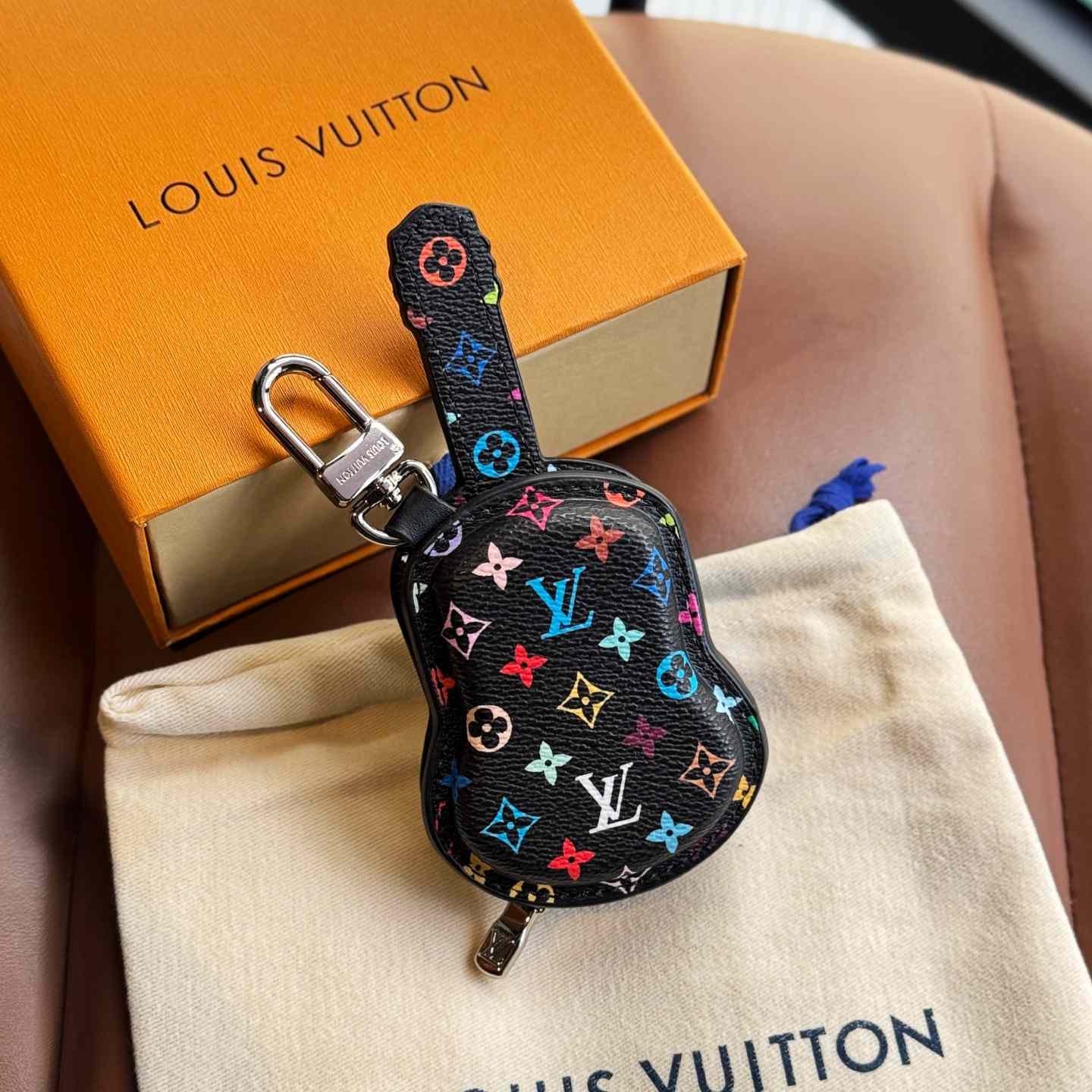Louis Vuitton Guitar Pouch Bag Charm   M02032 - EUR FASHION