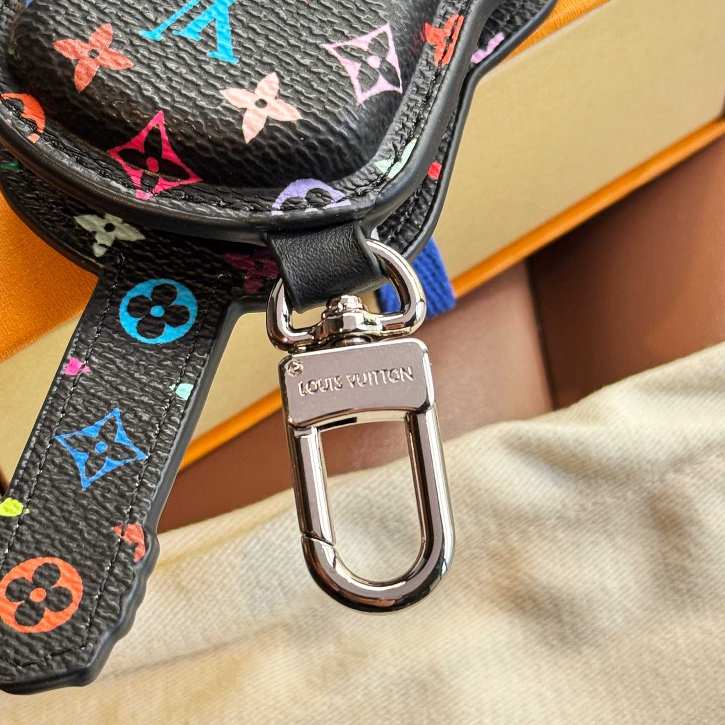 Louis Vuitton Guitar Pouch Bag Charm   M02032 - EUR FASHION