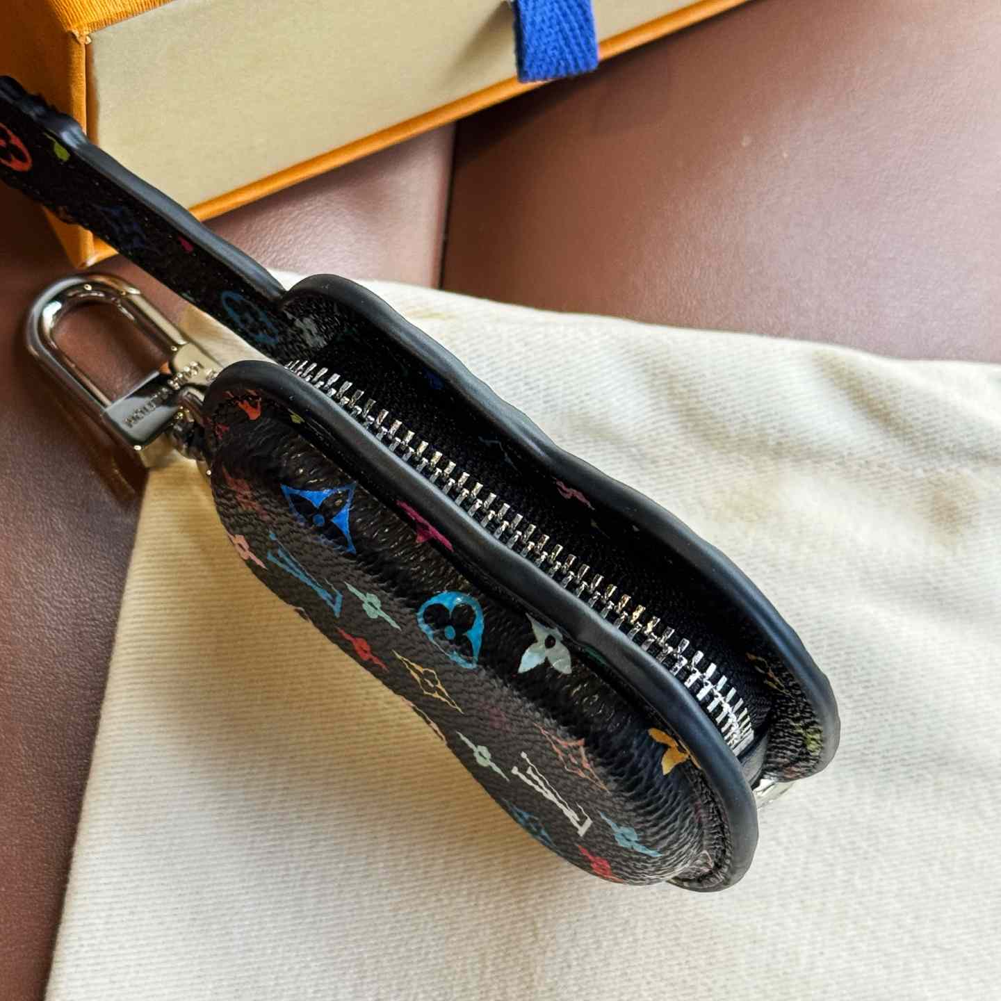 Louis Vuitton Guitar Pouch Bag Charm   M02032 - EUR FASHION