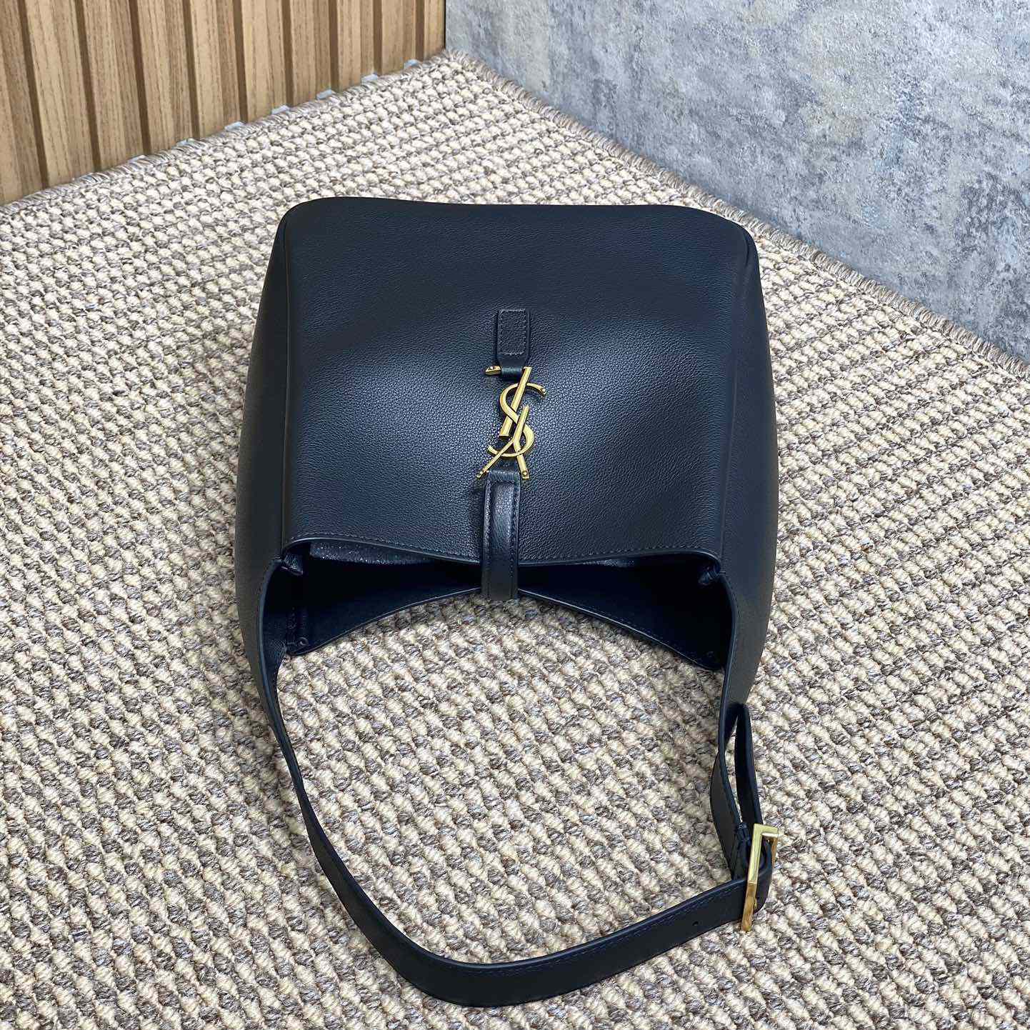 Saint Laurent LE 5 À 7 Supple Small In Grained Leather - EUR FASHION