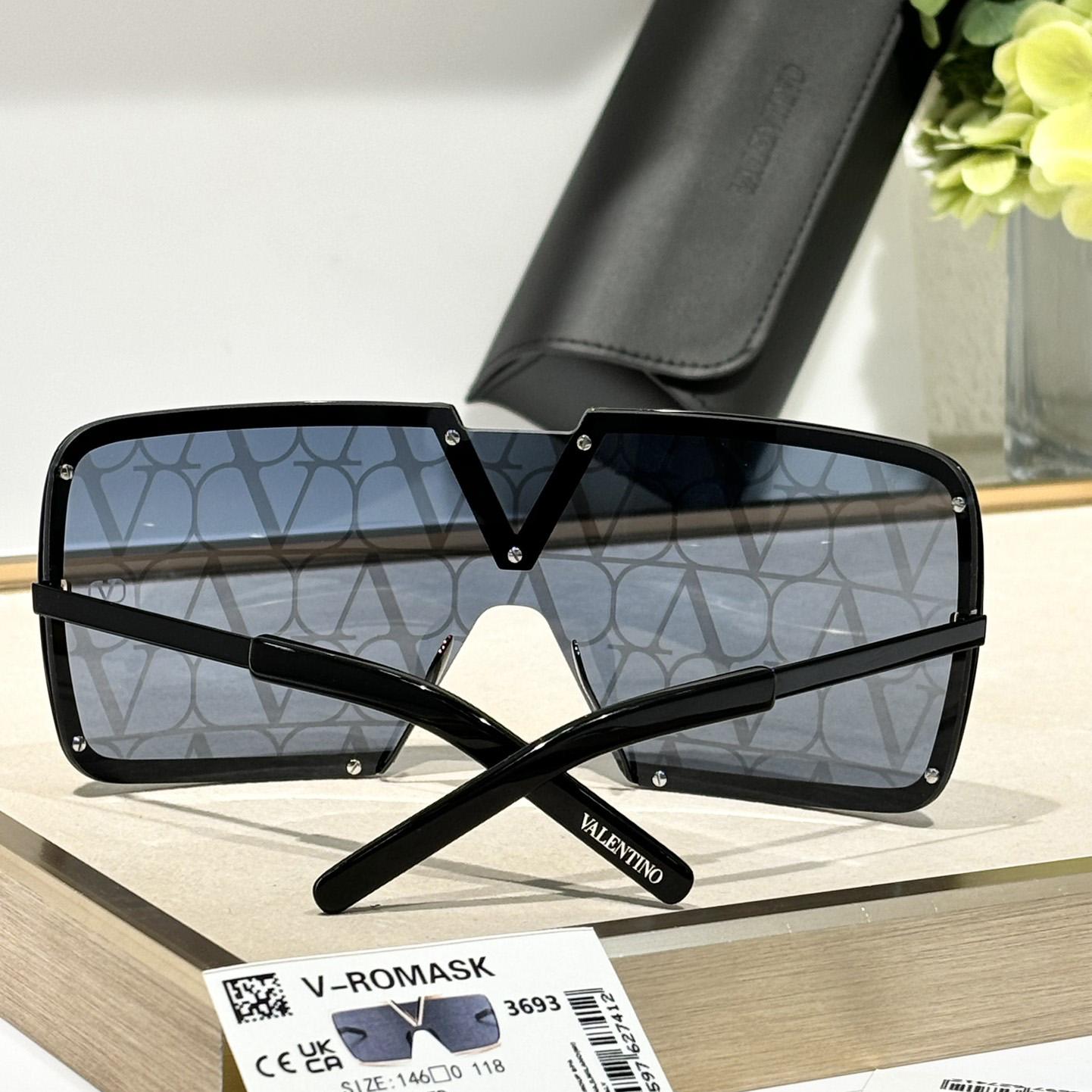 Valent Garavani V-Romask Sunglasses - EUR FASHION