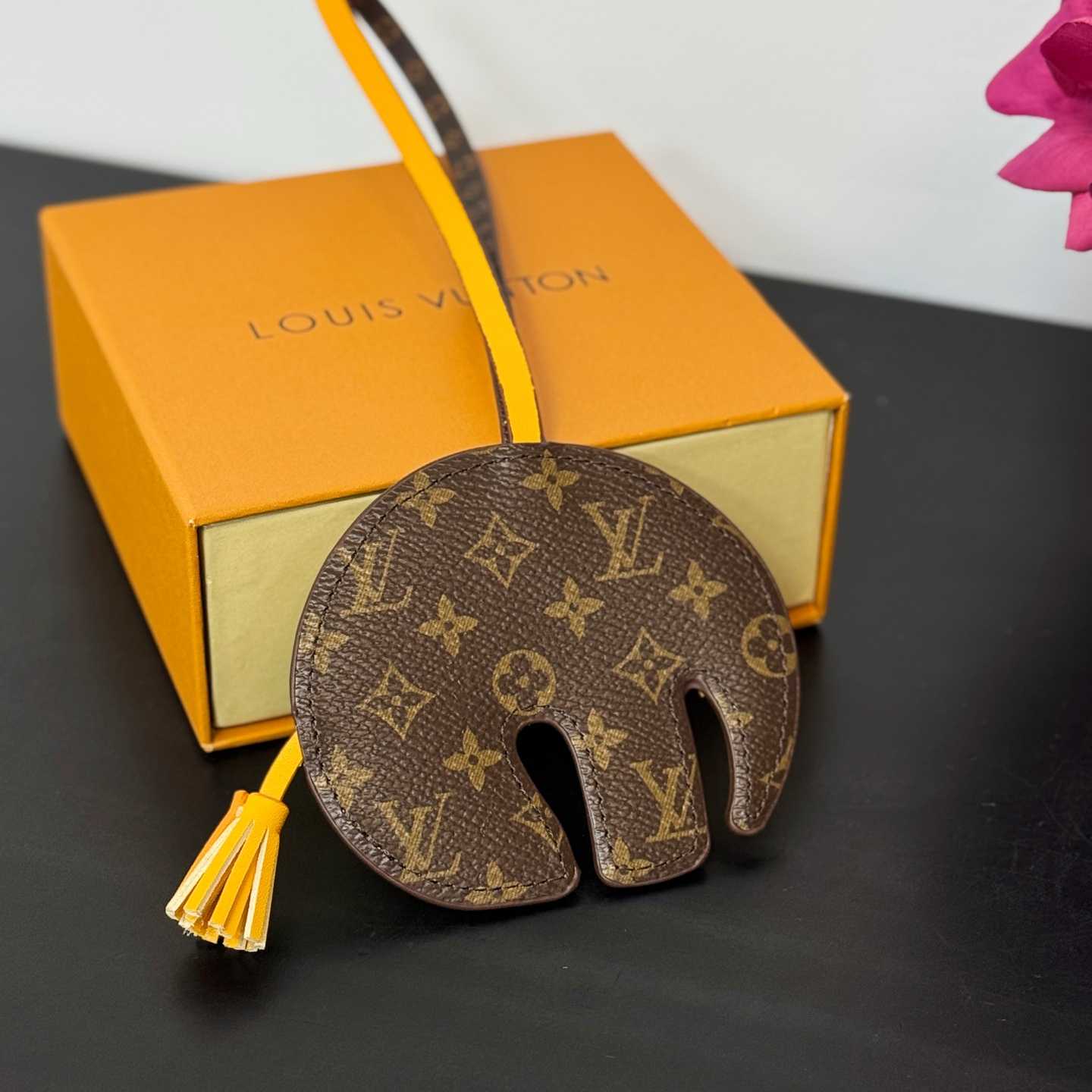 Louis Vuitton LV Elephant Bag Charm   M02384 - EUR FASHION