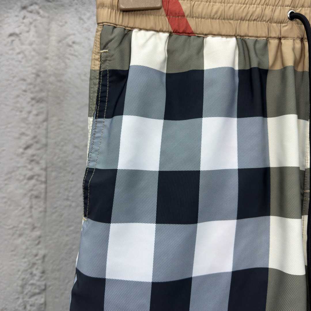 Burberry Shorts    - EUR FASHION