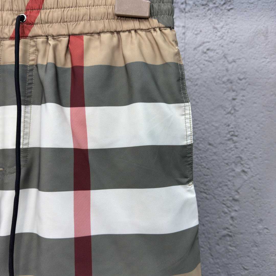 Burberry Shorts    - EUR FASHION