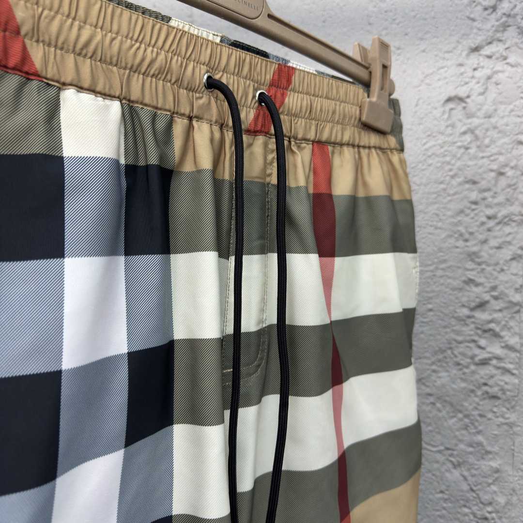 Burberry Shorts    - EUR FASHION