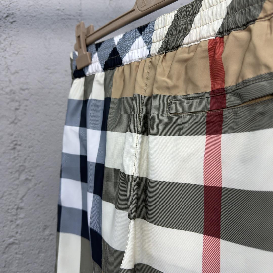Burberry Shorts    - EUR FASHION